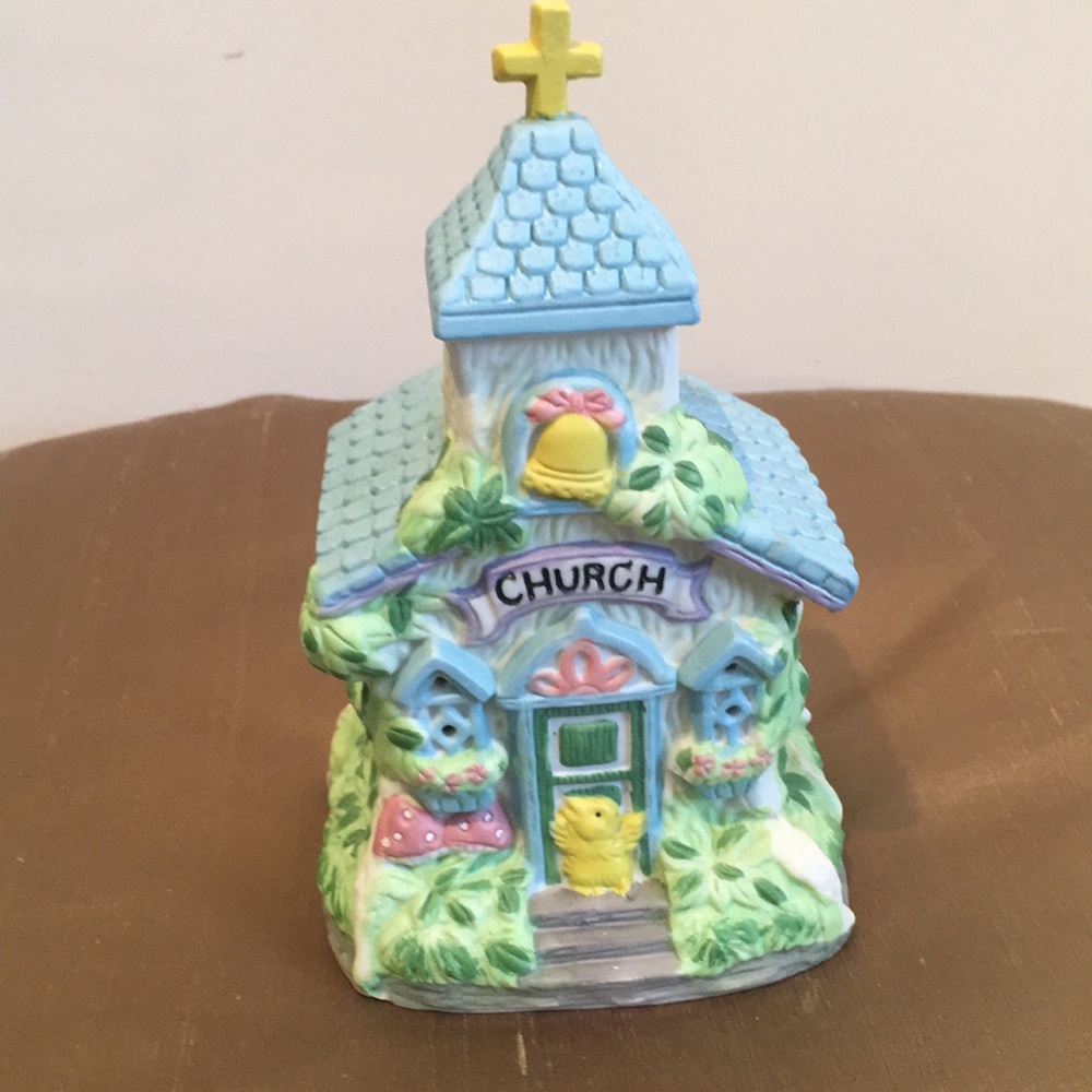 NWT Vintage 1990s porcelain Church bunny house